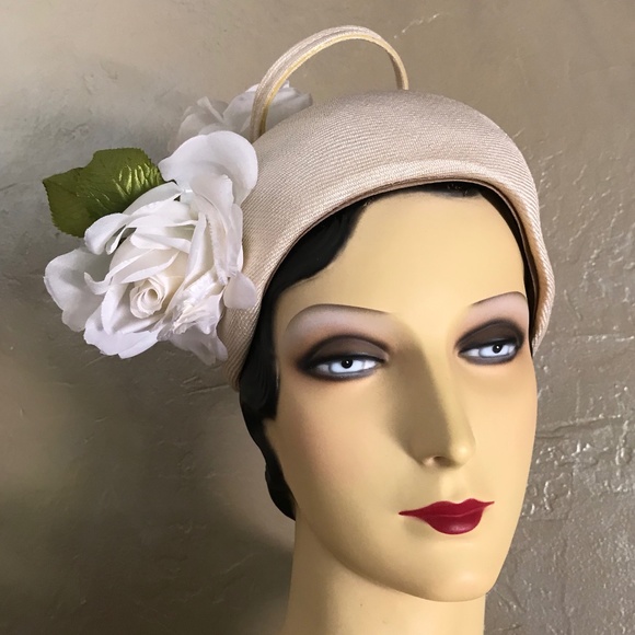 EXQUISITE FAMOUS DESIGNER 1960s' COUTURE CREAM STRAW HAT - FABRIC ROSES & LOOPS - Picture 2 of 14